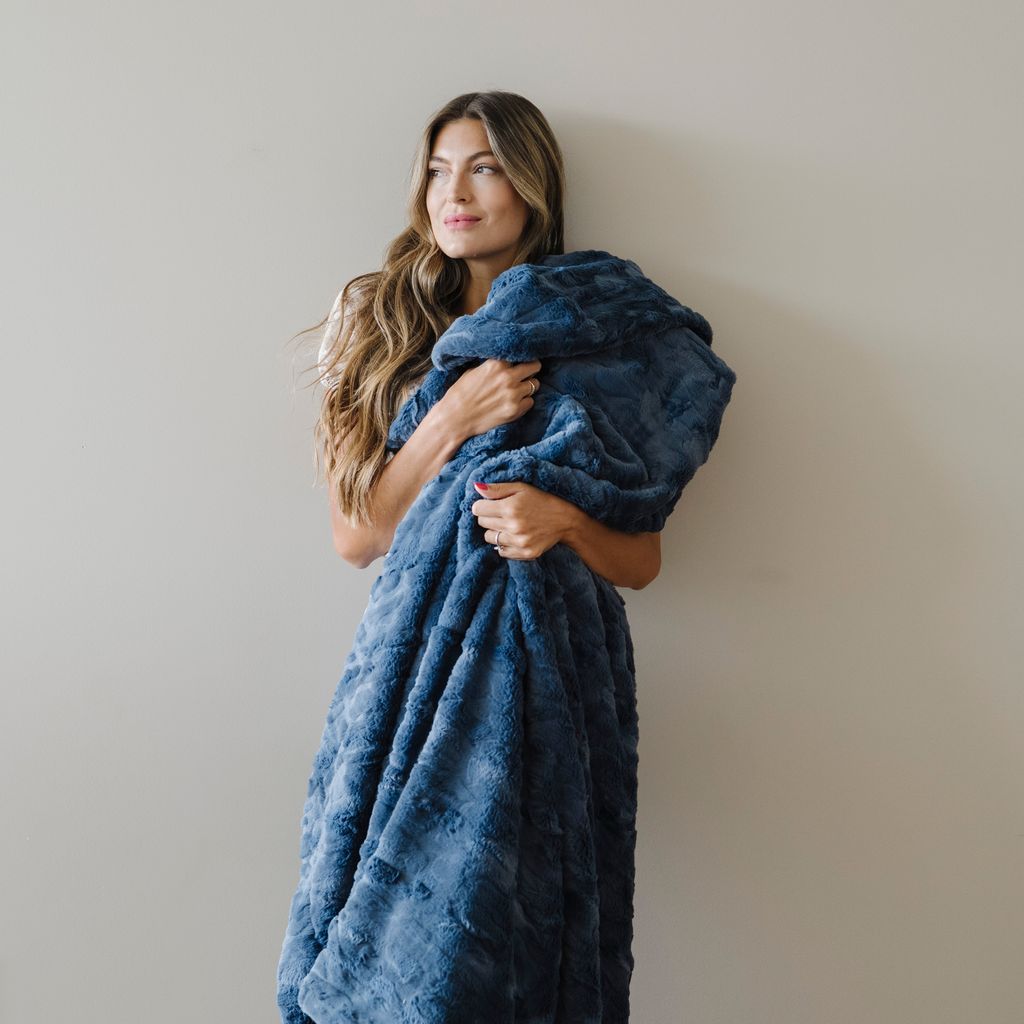 PATTERNED FAUX FUR THROW BLANKETS