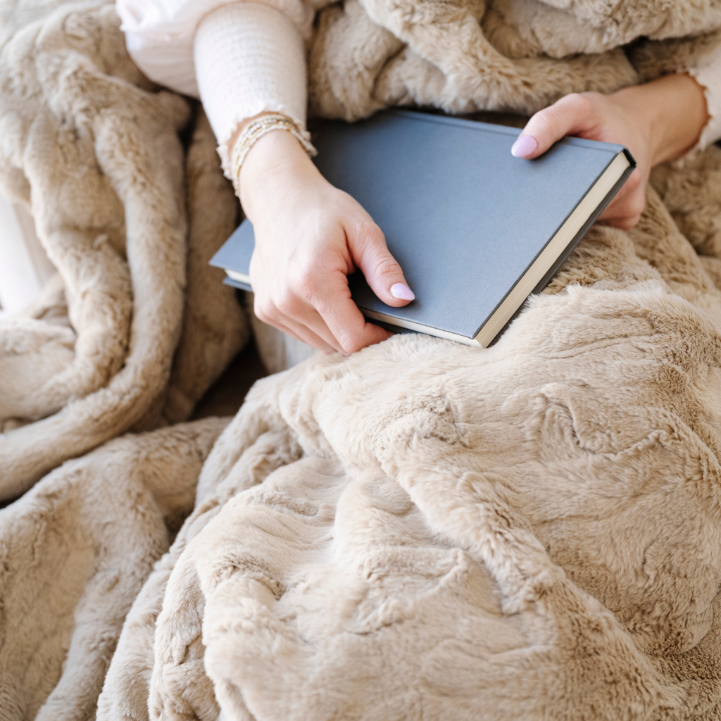 PATTERNED FAUX FUR XL THROW BLANKETS